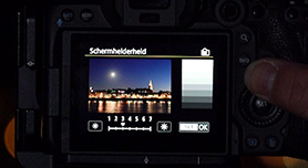 De schermhelderheid van je camera